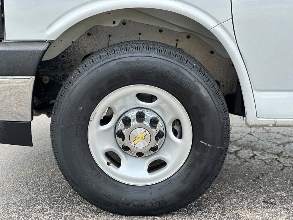 2025 Chevrolet Express Passenger 1LT