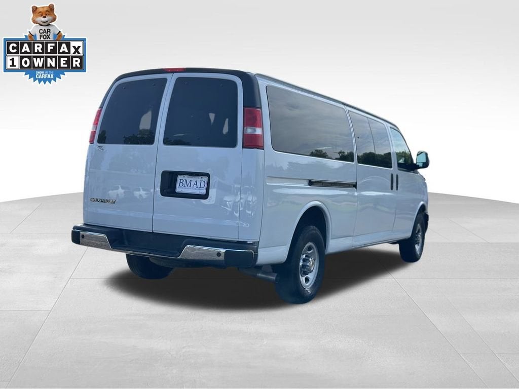 2024 Chevrolet Express Passenger 3500 1LT