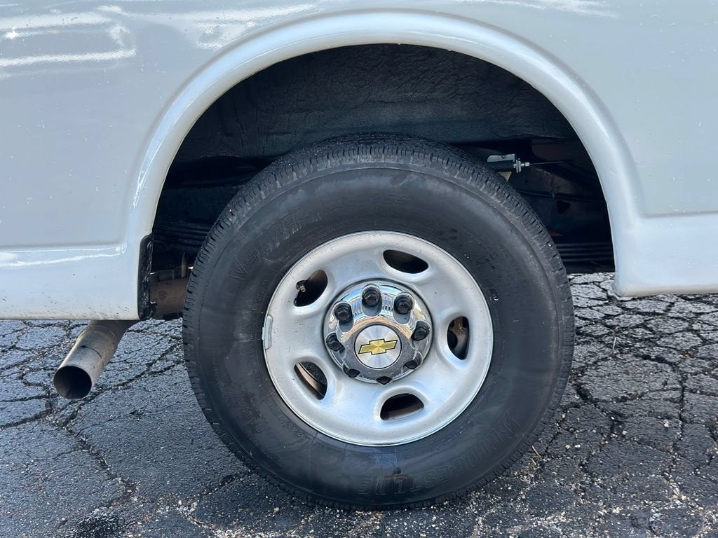 2024 Chevrolet Express Passenger 3500 1LT