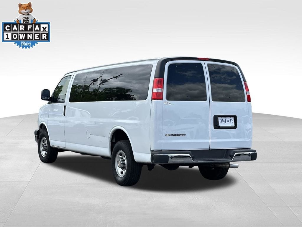 2024 Chevrolet Express Passenger 3500 1LT