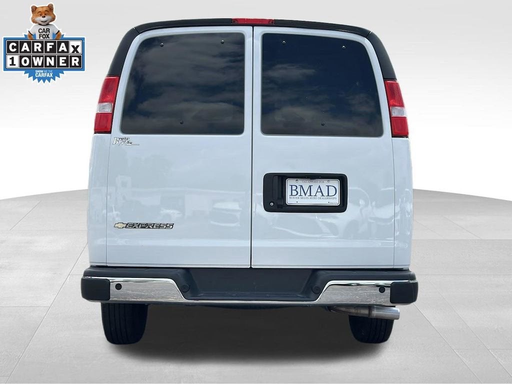 2024 Chevrolet Express Passenger 3500 1LT