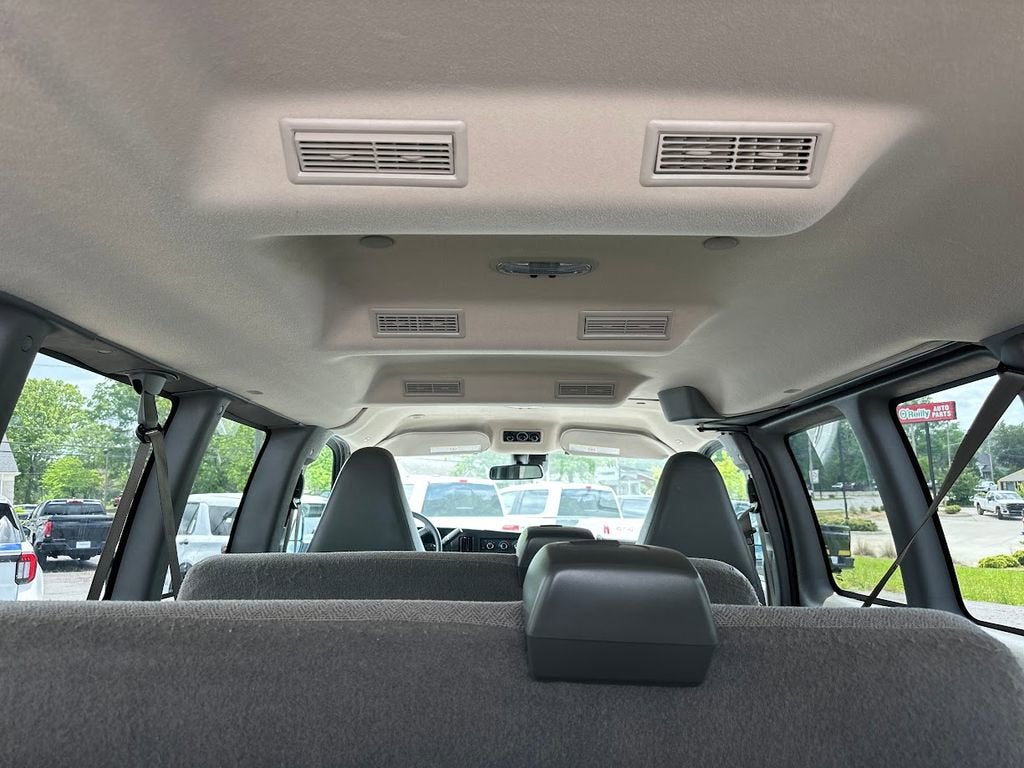 2024 Chevrolet Express Passenger 3500 1LT