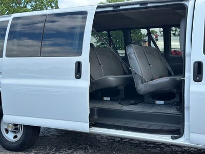 2024 Chevrolet Express Passenger 3500 1LT