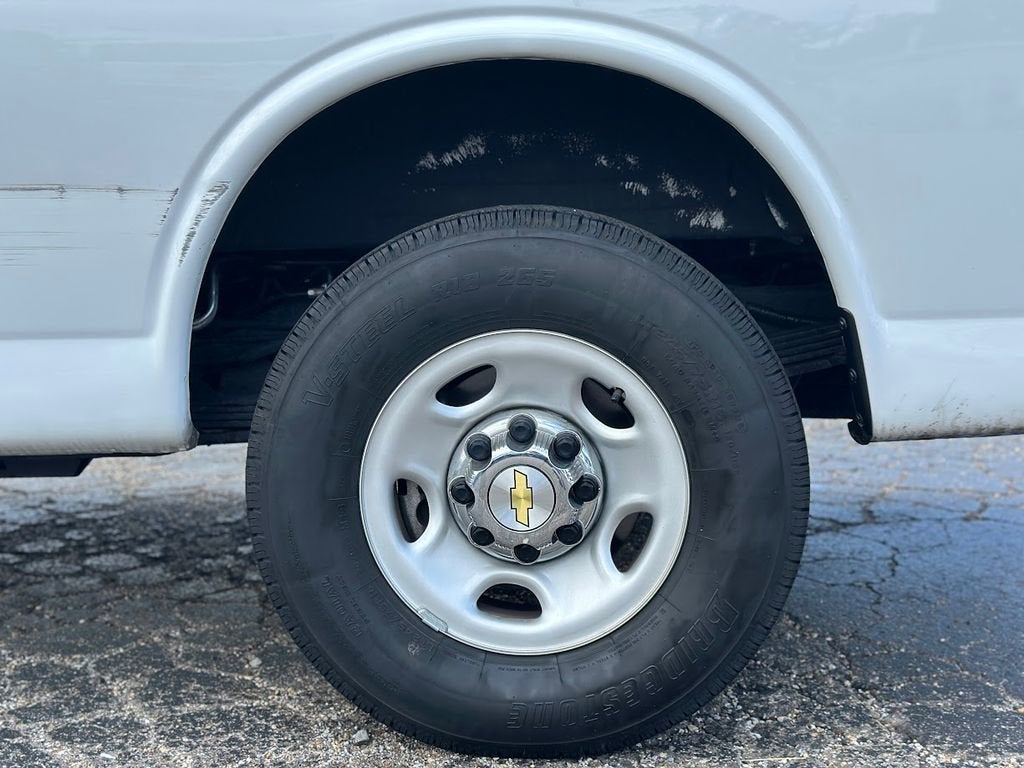 2024 Chevrolet Express Passenger 3500 1LT