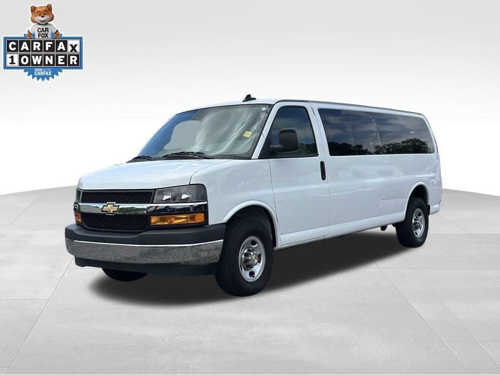 2024 Chevrolet Express Passenger 3500 1LT