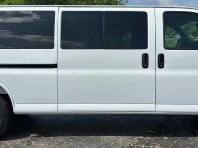 2025 Chevrolet Express Passenger 1LT