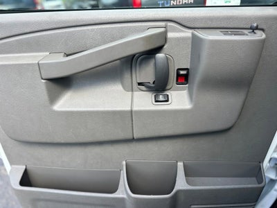 2025 Chevrolet Express Passenger 1LT