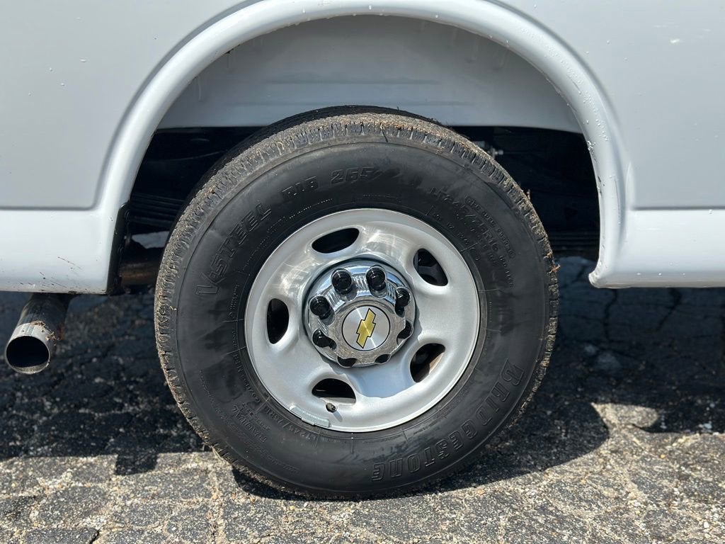 2025 Chevrolet Express Passenger 1LT