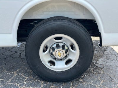 2025 Chevrolet Express Passenger 1LT