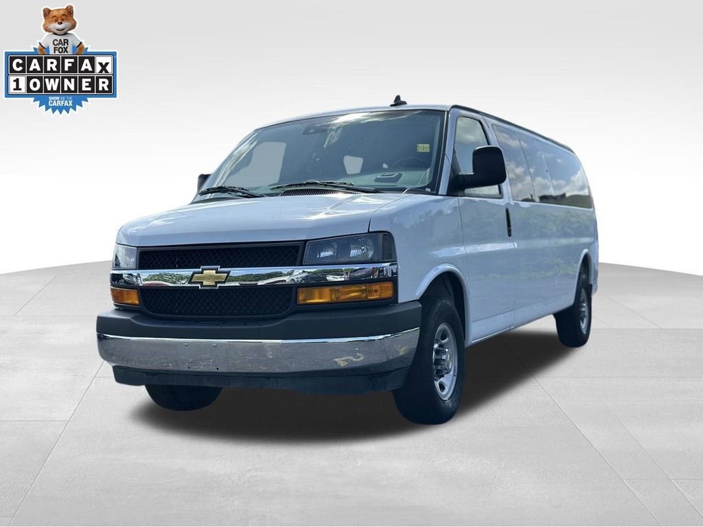 2025 Chevrolet Express Passenger 1LT