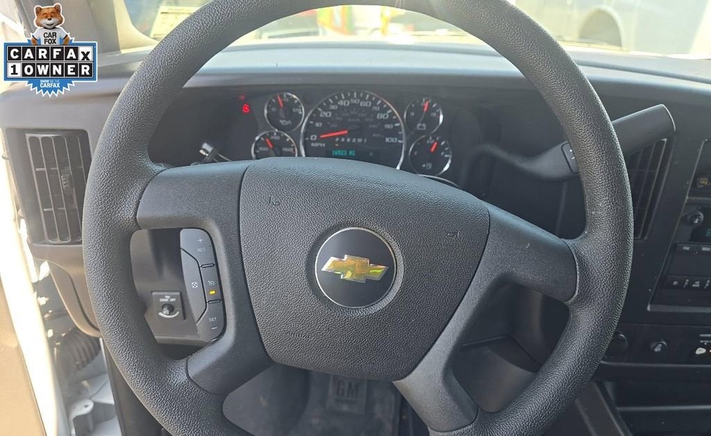 2025 Chevrolet Express Passenger 1LT