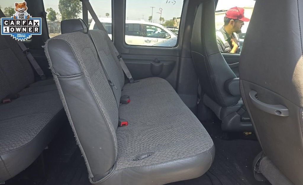 2025 Chevrolet Express Passenger 1LT