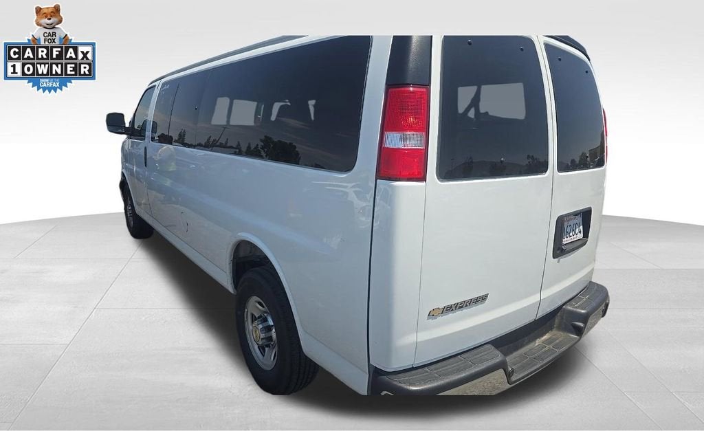 2025 Chevrolet Express Passenger 1LT