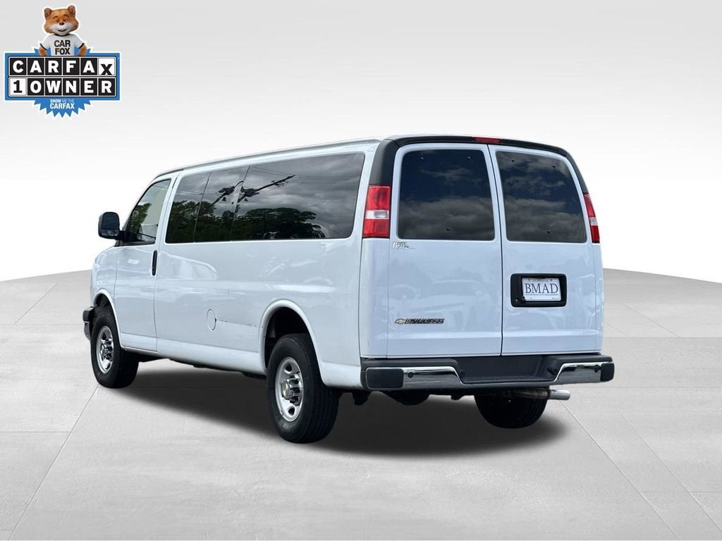 2025 Chevrolet Express Passenger 1LT