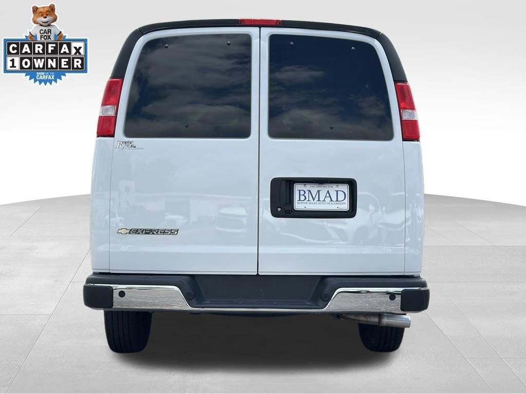 2025 Chevrolet Express Passenger 1LT