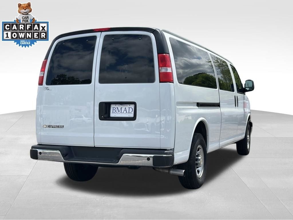 2025 Chevrolet Express Passenger 1LT