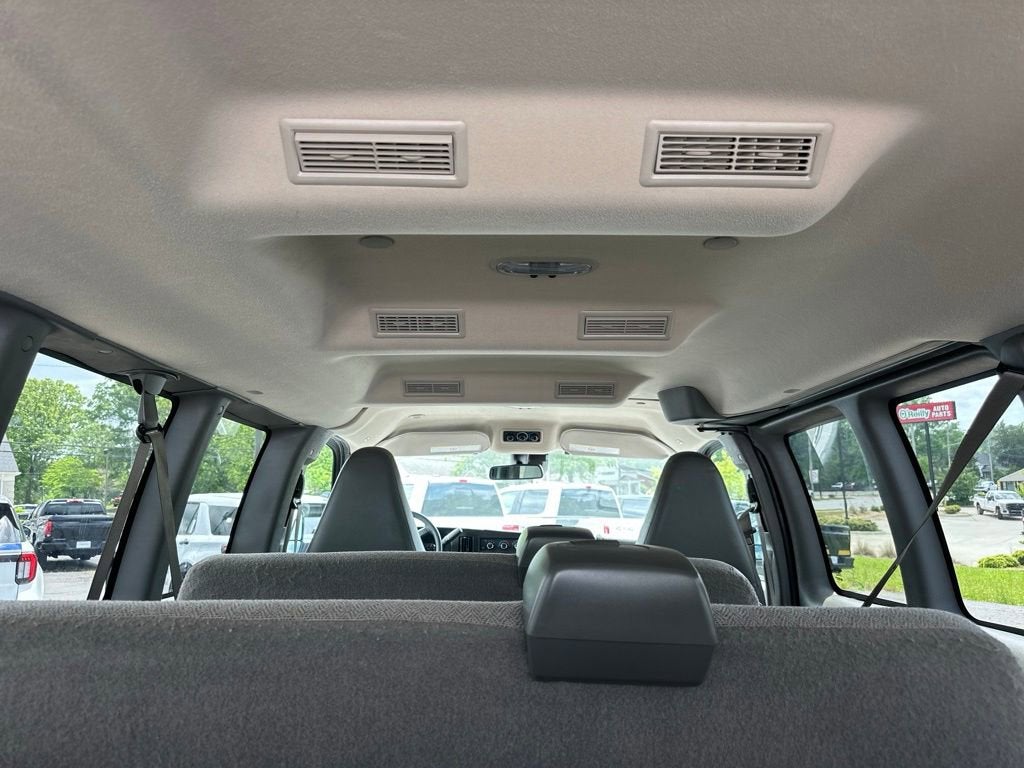 2025 Chevrolet Express Passenger 1LT
