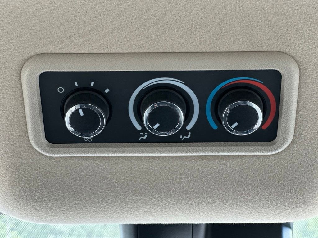 2025 Chevrolet Express Passenger 1LT