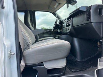 2025 Chevrolet Express Passenger 1LT