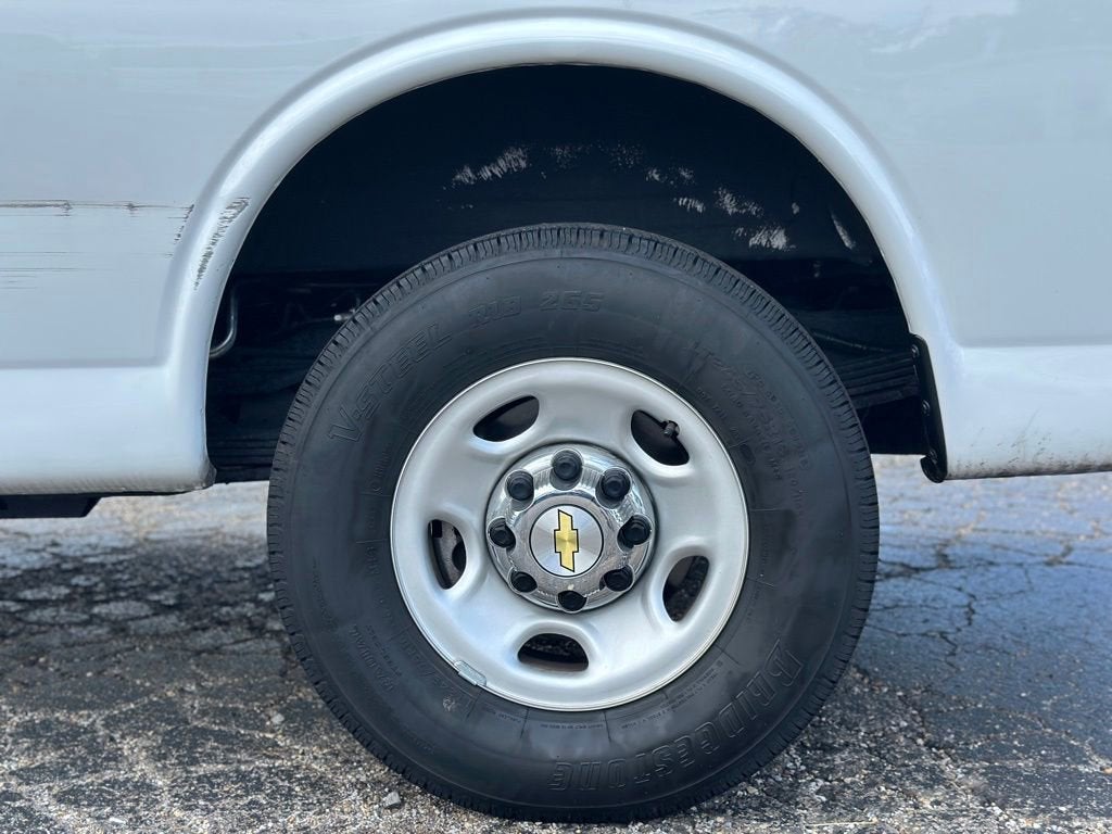2025 Chevrolet Express Passenger 1LT