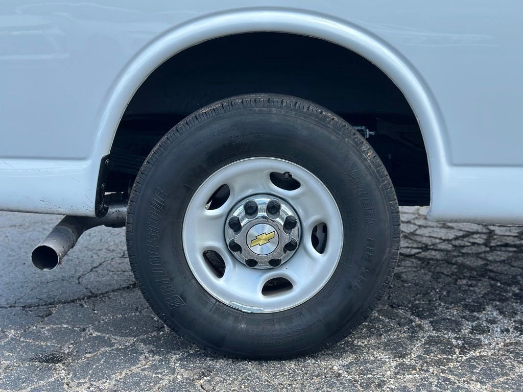 2025 Chevrolet Express Passenger 1LT