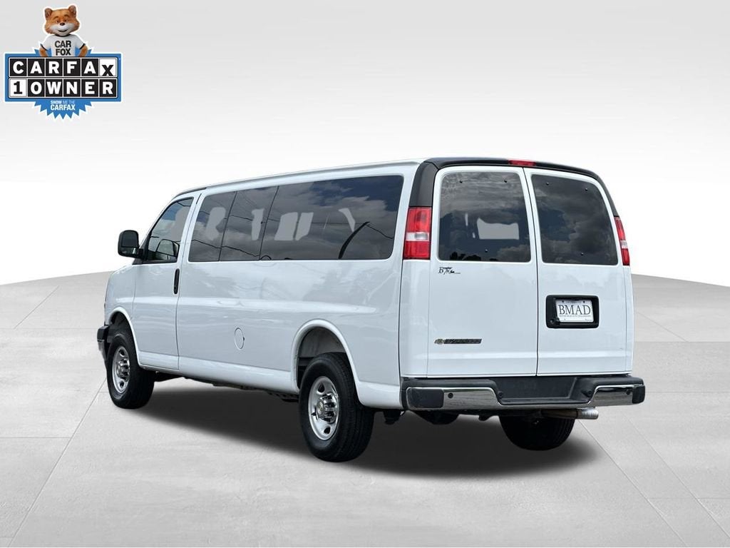 2025 Chevrolet Express Passenger 1LT