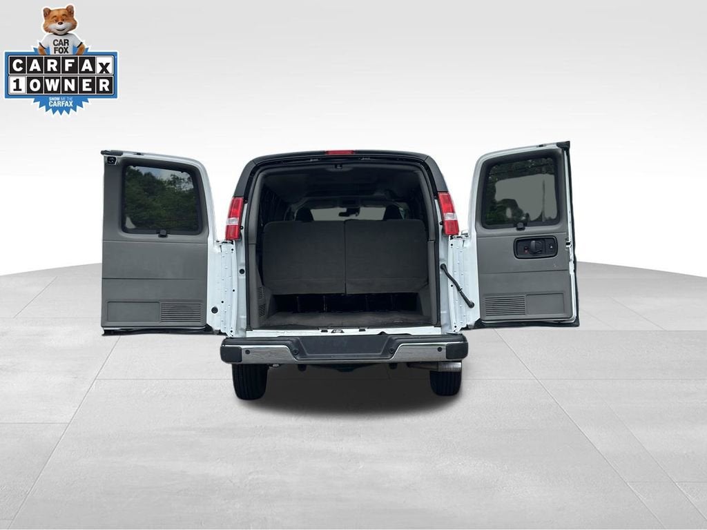 2025 Chevrolet Express Passenger 1LT