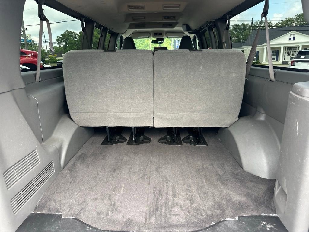 2025 Chevrolet Express Passenger 1LT