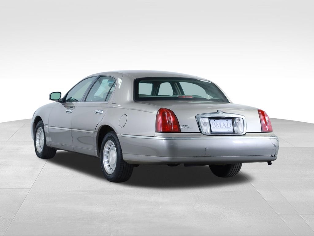 2001 Lincoln Town Car Executive