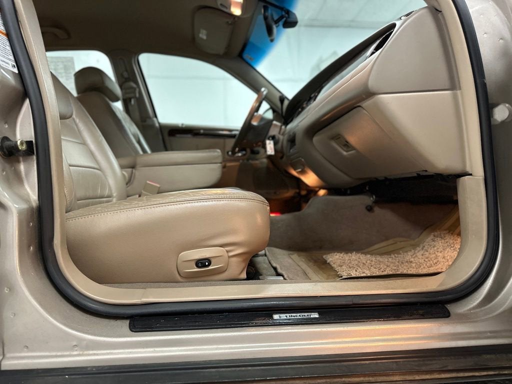 2001 Lincoln Town Car Executive