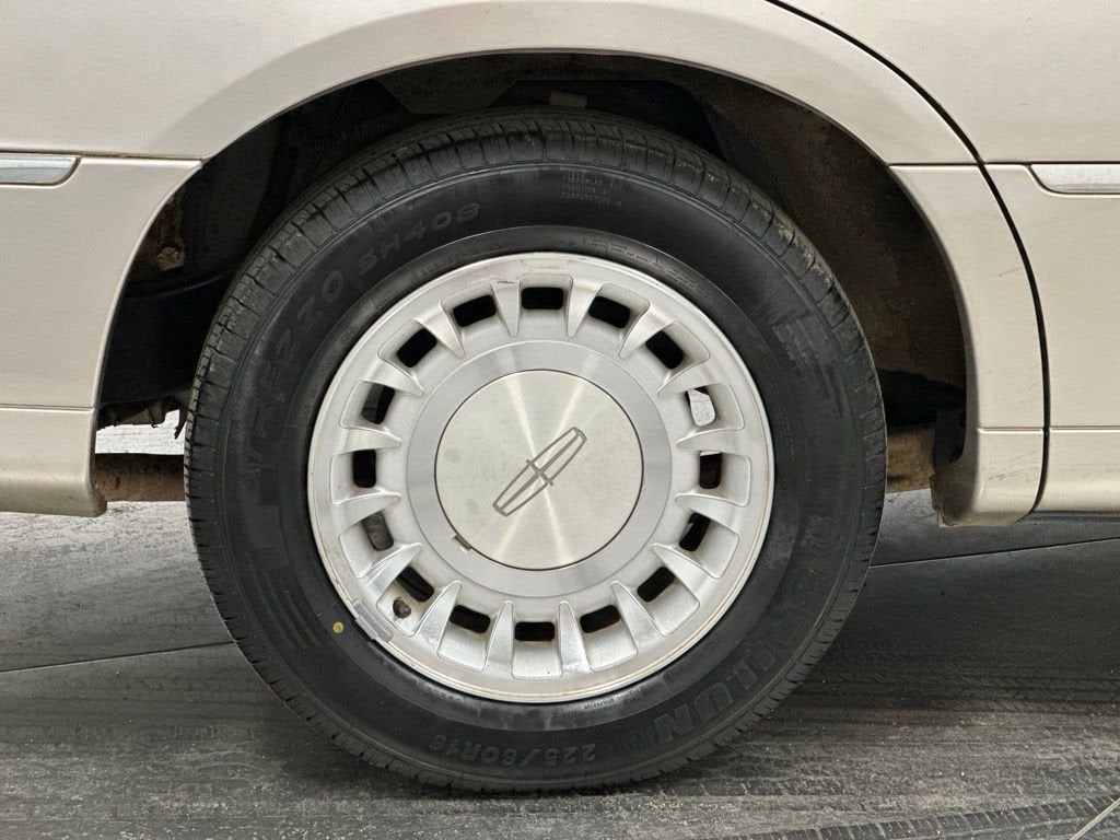 2001 Lincoln Town Car Executive