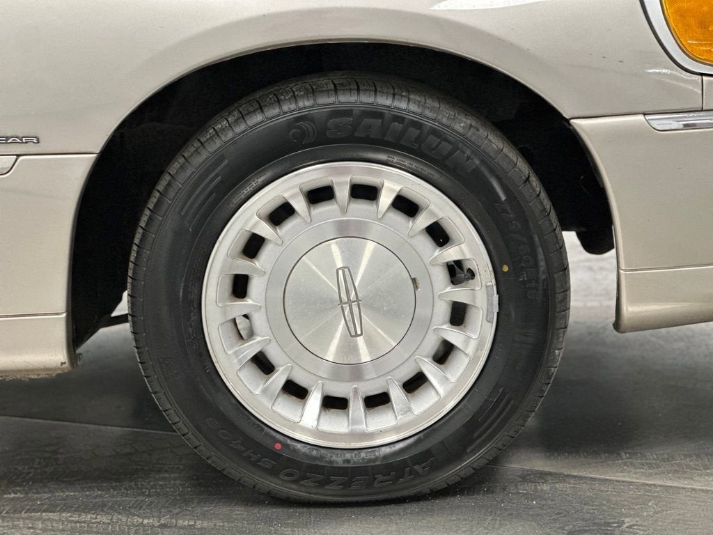 2001 Lincoln Town Car Executive