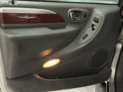 2005 Chrysler Town & Country Limited