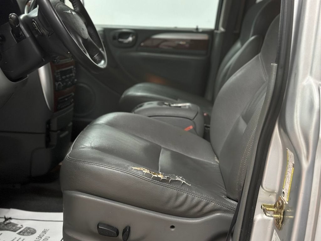 2005 Chrysler Town & Country Limited