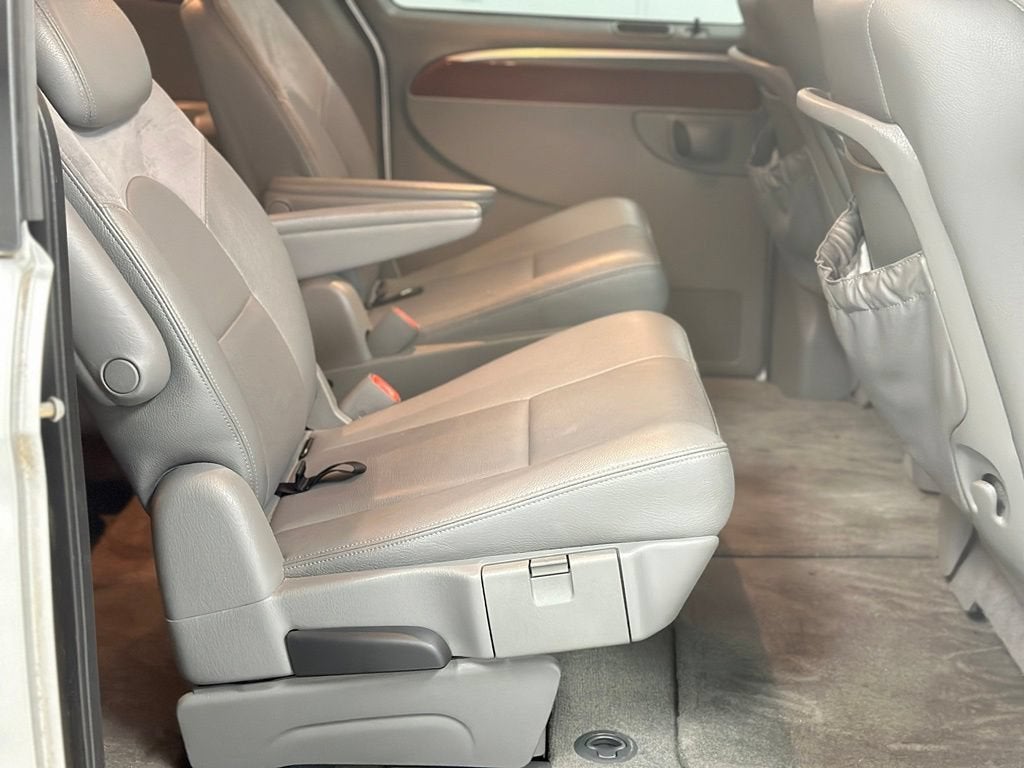 2005 Chrysler Town & Country Limited