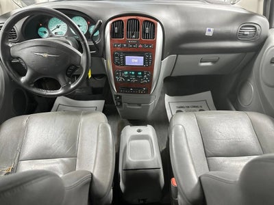 2005 Chrysler Town & Country Limited