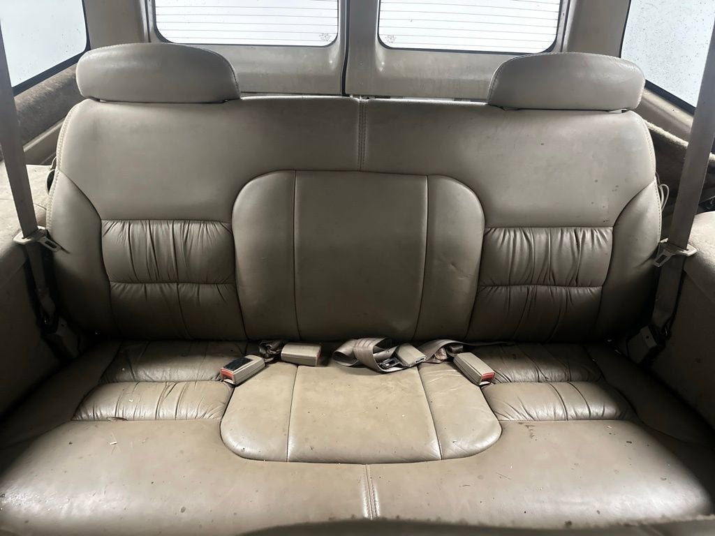 1999 Chevrolet Suburban Base