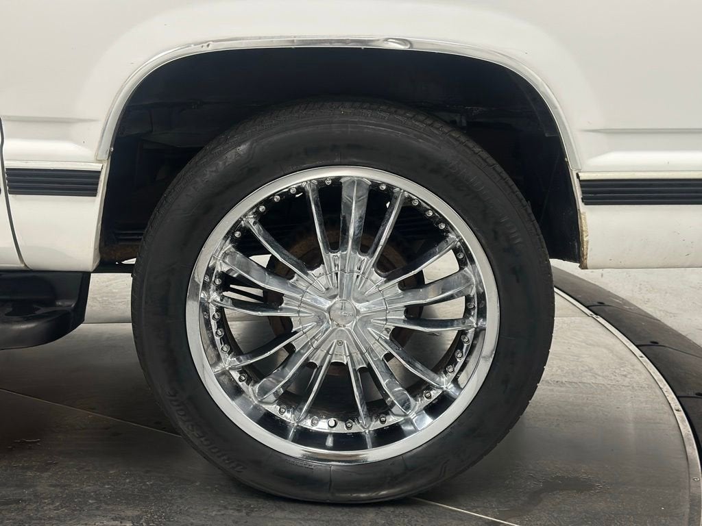 1999 Chevrolet Suburban Base