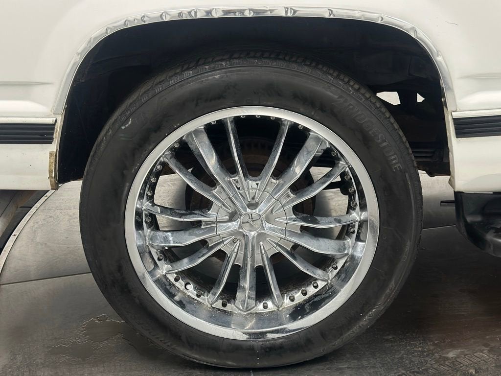 1999 Chevrolet Suburban Base