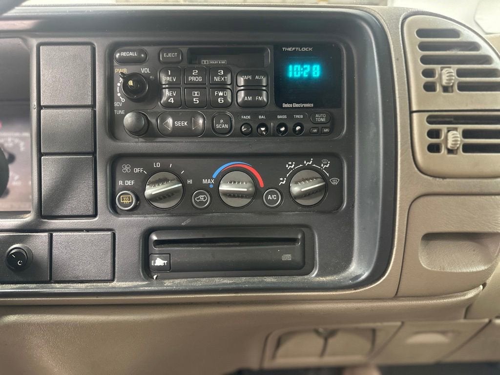 1999 Chevrolet Suburban Base