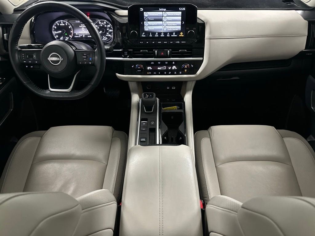 2025 Nissan Pathfinder SL