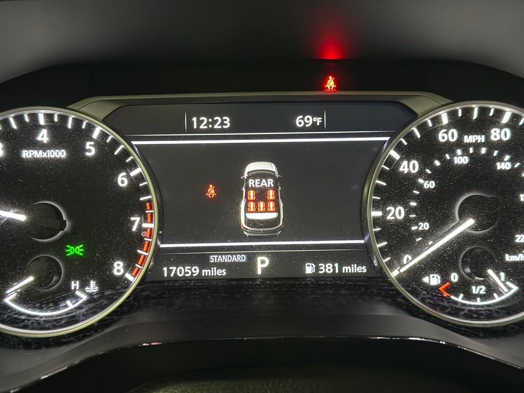 2025 Nissan Pathfinder SL