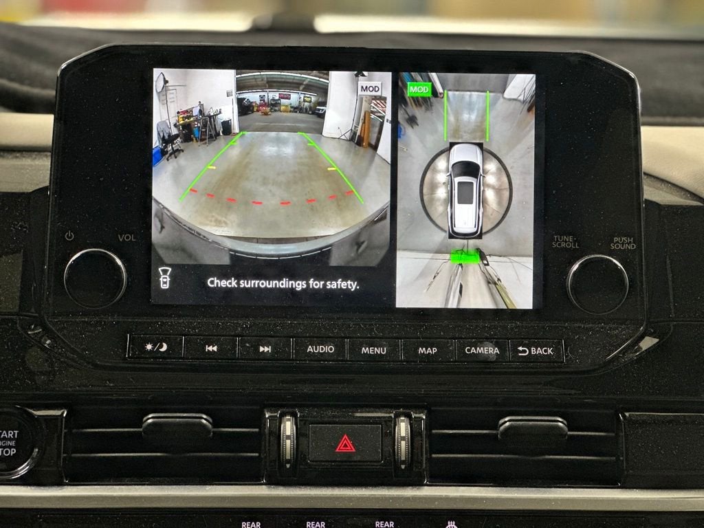 2025 Nissan Pathfinder SL