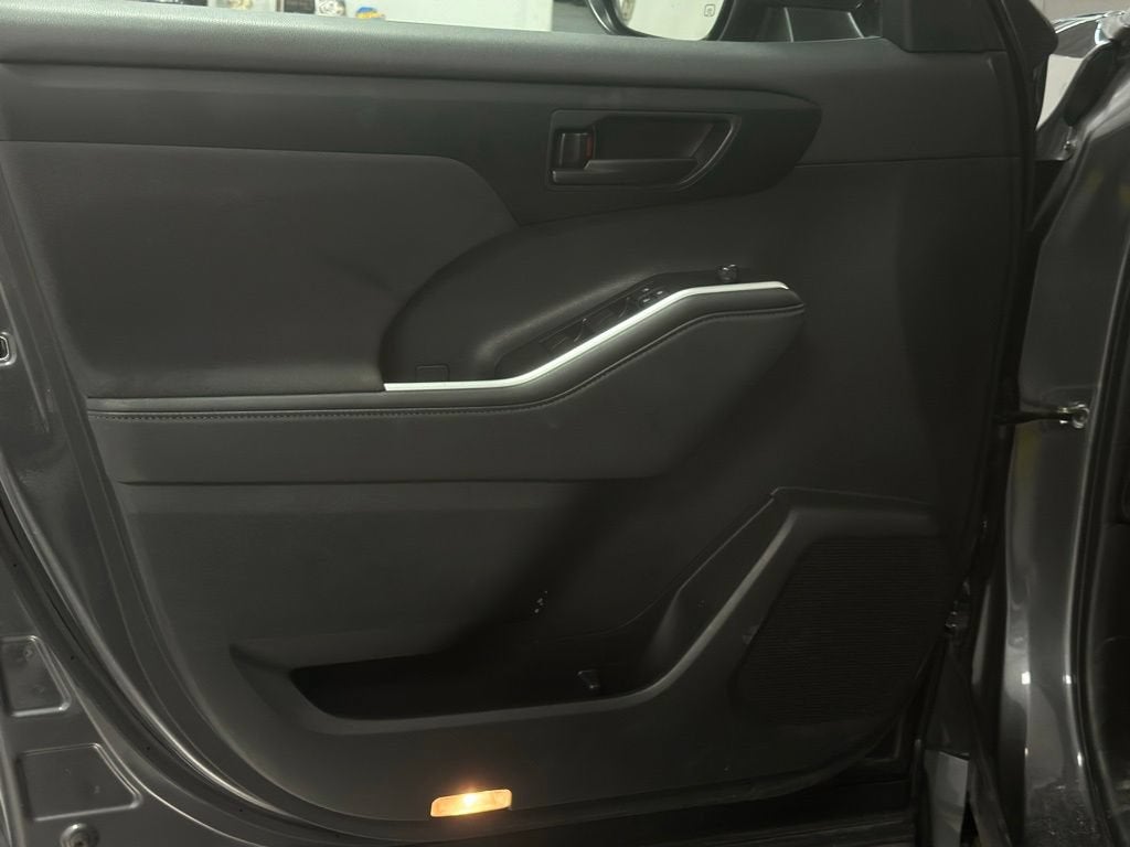 2025 Toyota Highlander LE