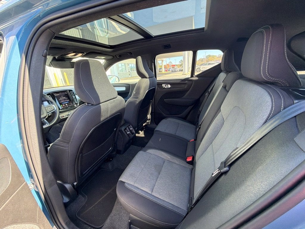 2024 Volvo XC40 Core Bright Theme