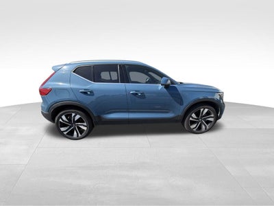 2024 Volvo XC40 Core Bright Theme