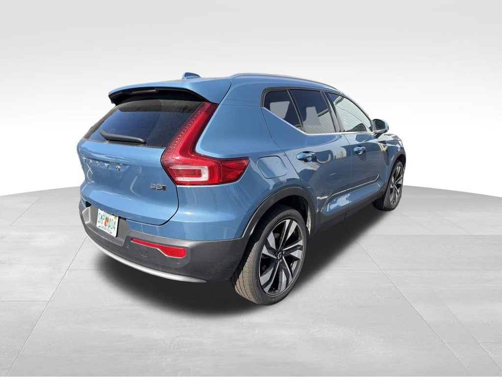 2024 Volvo XC40 Core Bright Theme