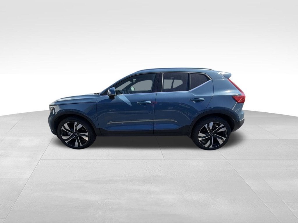 2024 Volvo XC40 Core Bright Theme