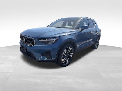 2024 Volvo XC40 Core Bright Theme