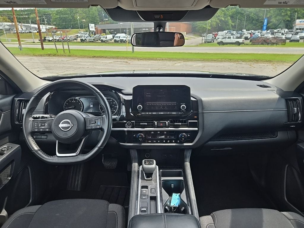 2024 Nissan Pathfinder SV